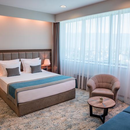 Hotel Radon Plaza SJJ Exterior foto A room at the hotel
