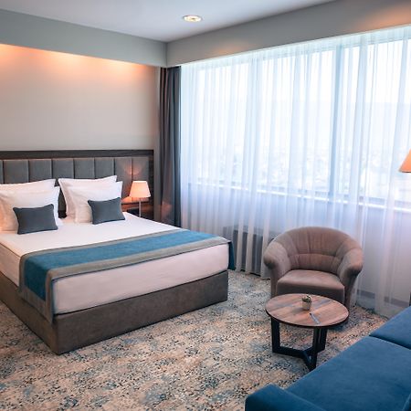 Hotel Radon Plaza SJJ Exterior foto A room at the hotel