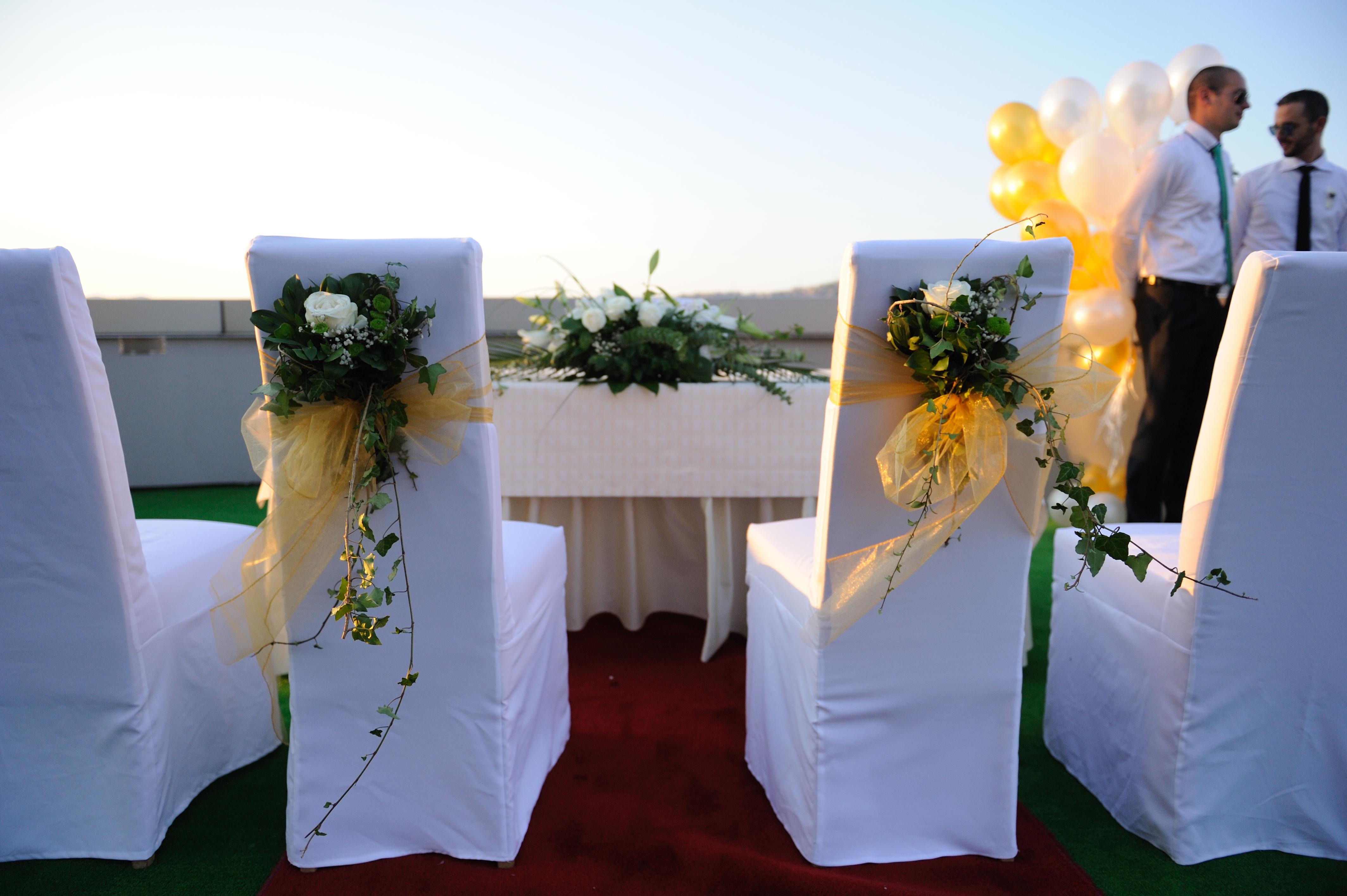 Hotel Radon Plaza SJJ Exterior foto Wedding ceremony on the roof of the hotel