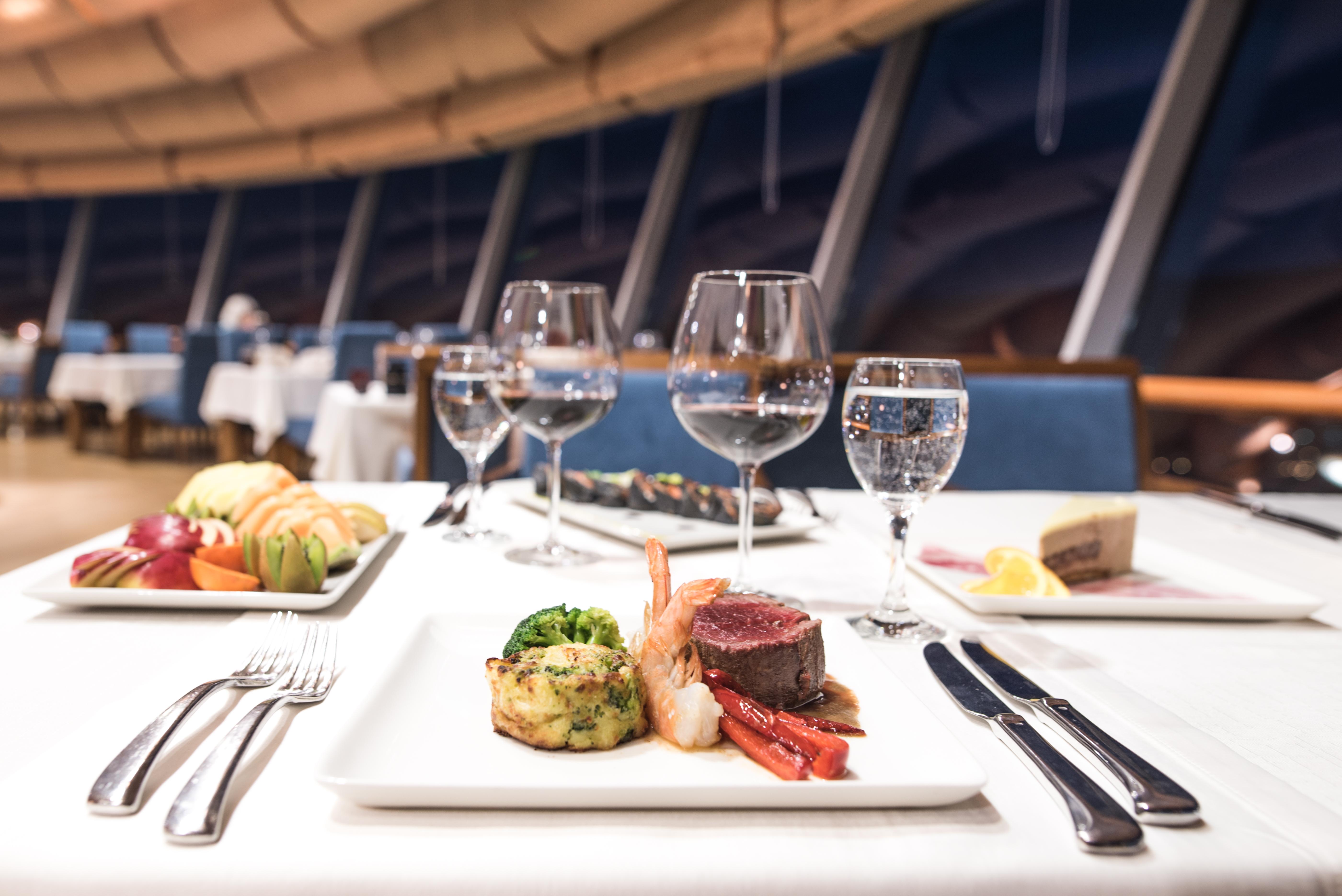 Hotel Radon Plaza SJJ Exterior foto A meal served in the First Class cabin of an Airbus A380
