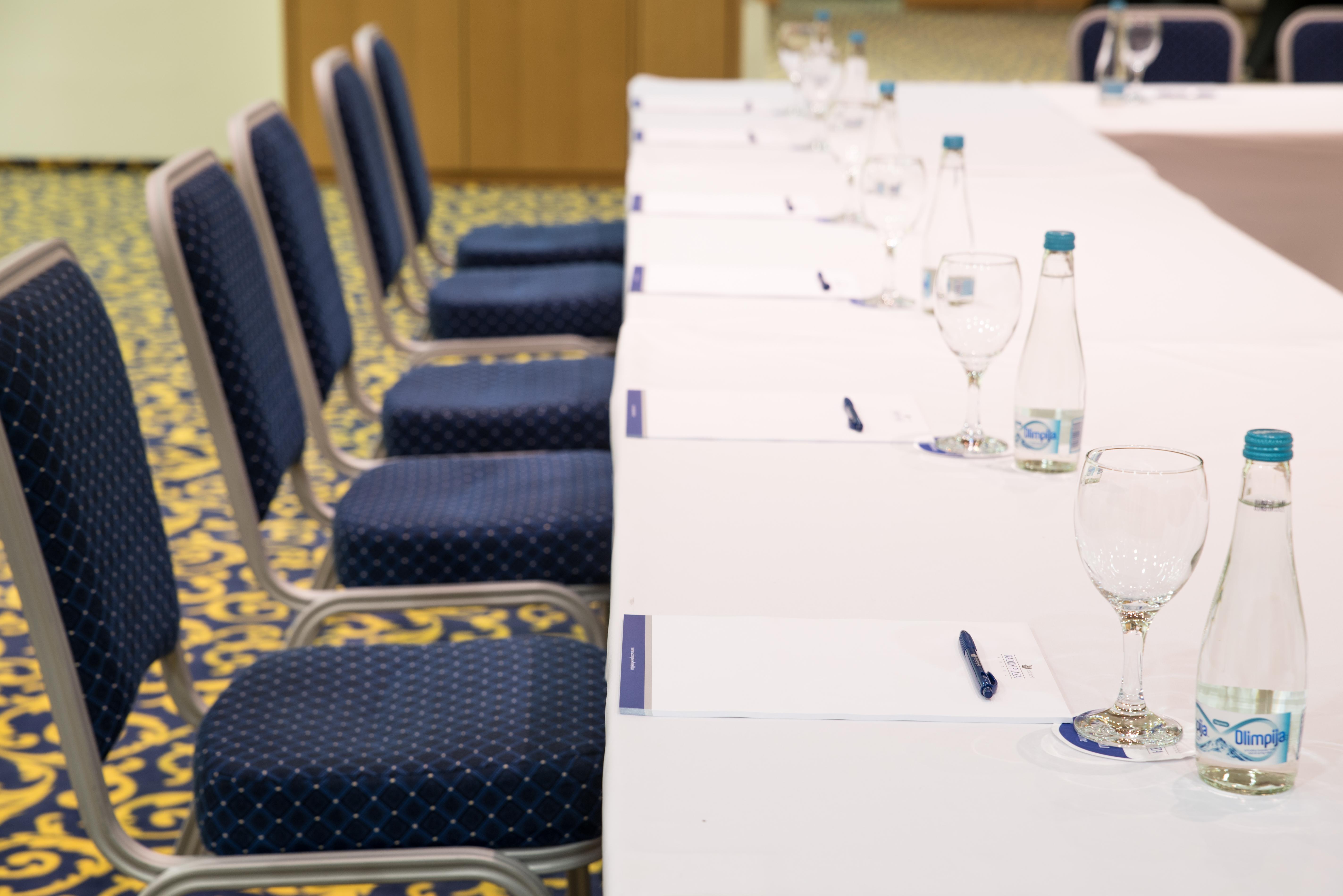 Hotel Radon Plaza SJJ Exterior foto Meeting room