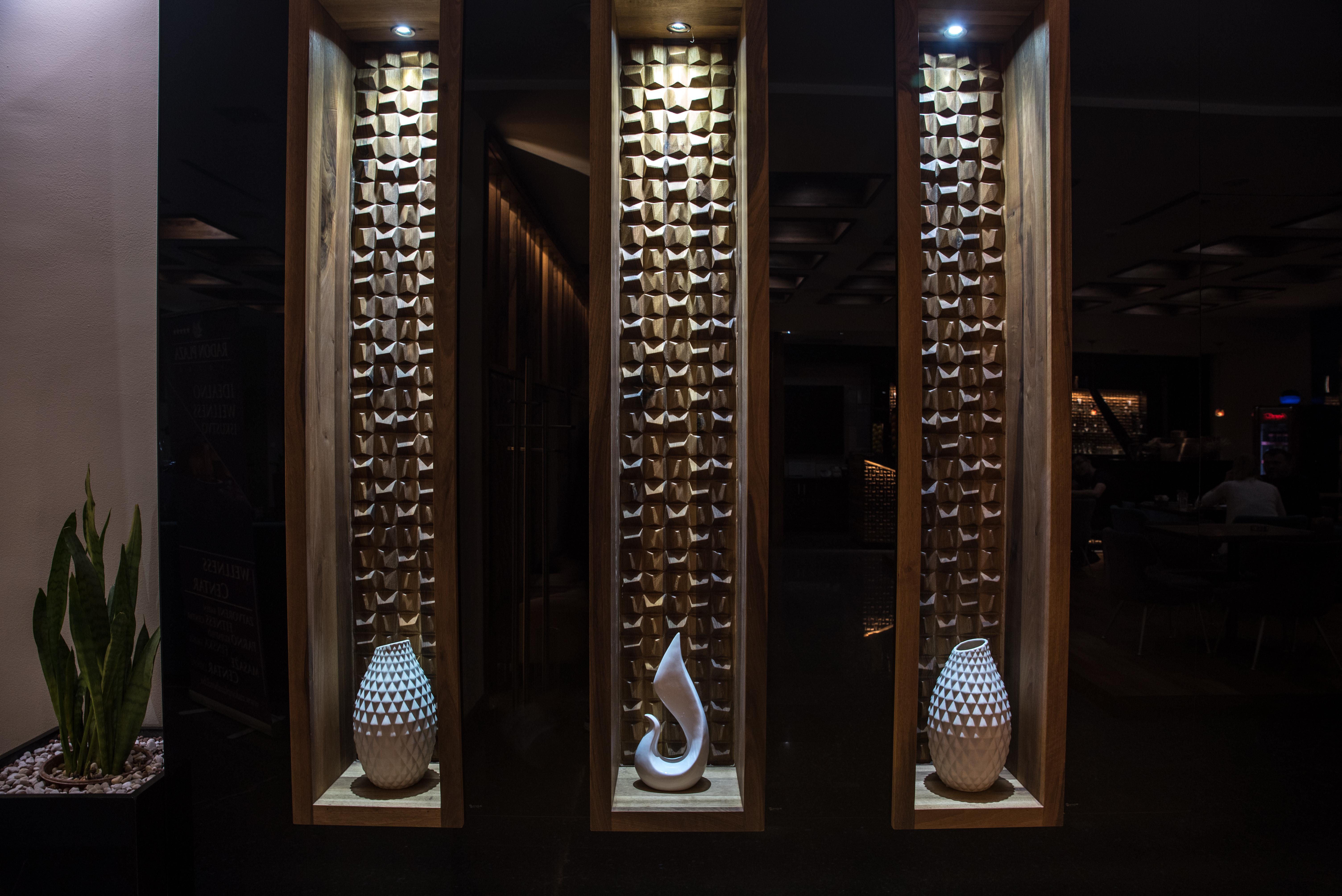 Hotel Radon Plaza SJJ Exterior foto Wine rack at the restaurant