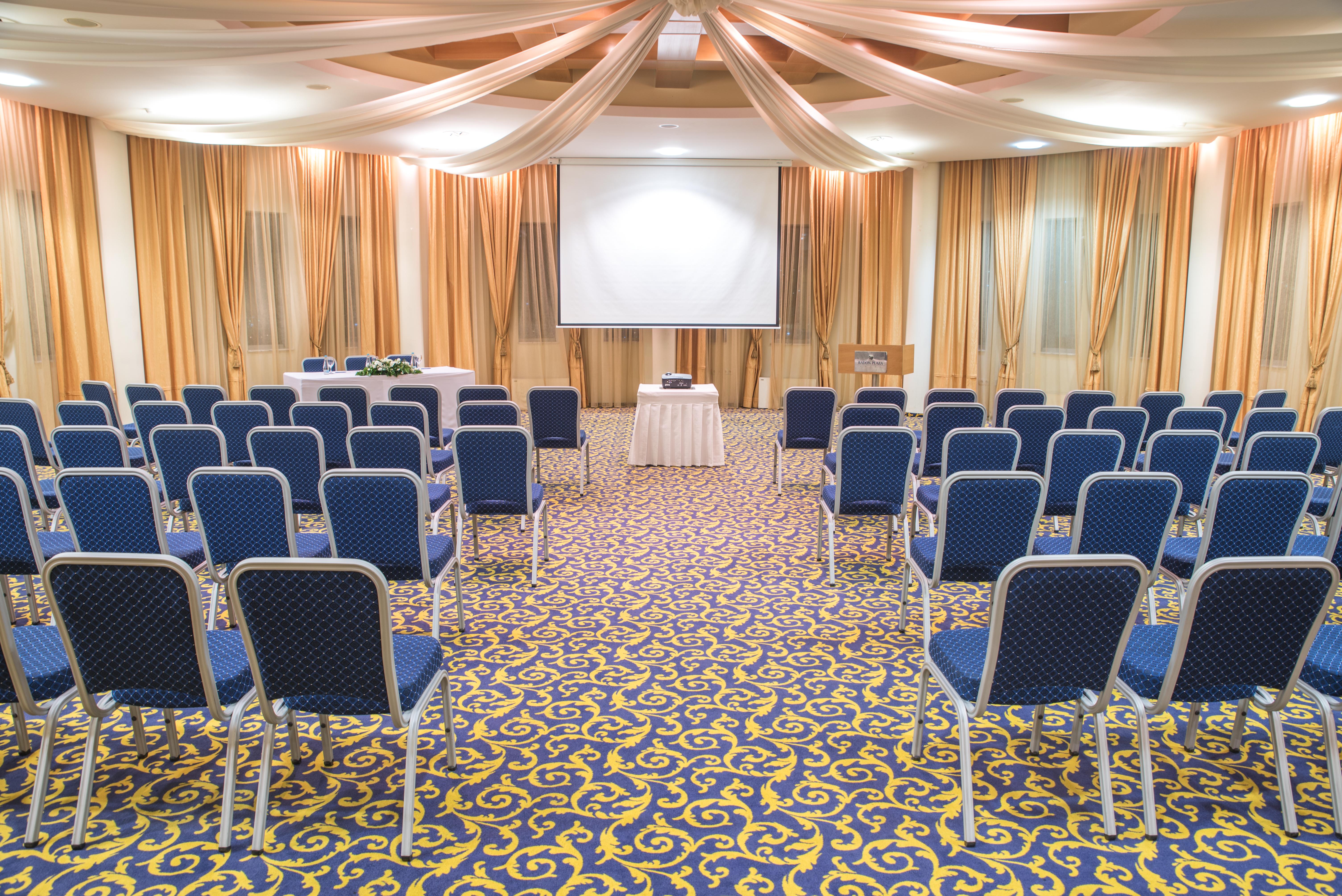 Hotel Radon Plaza SJJ Exterior foto A typical conference room
