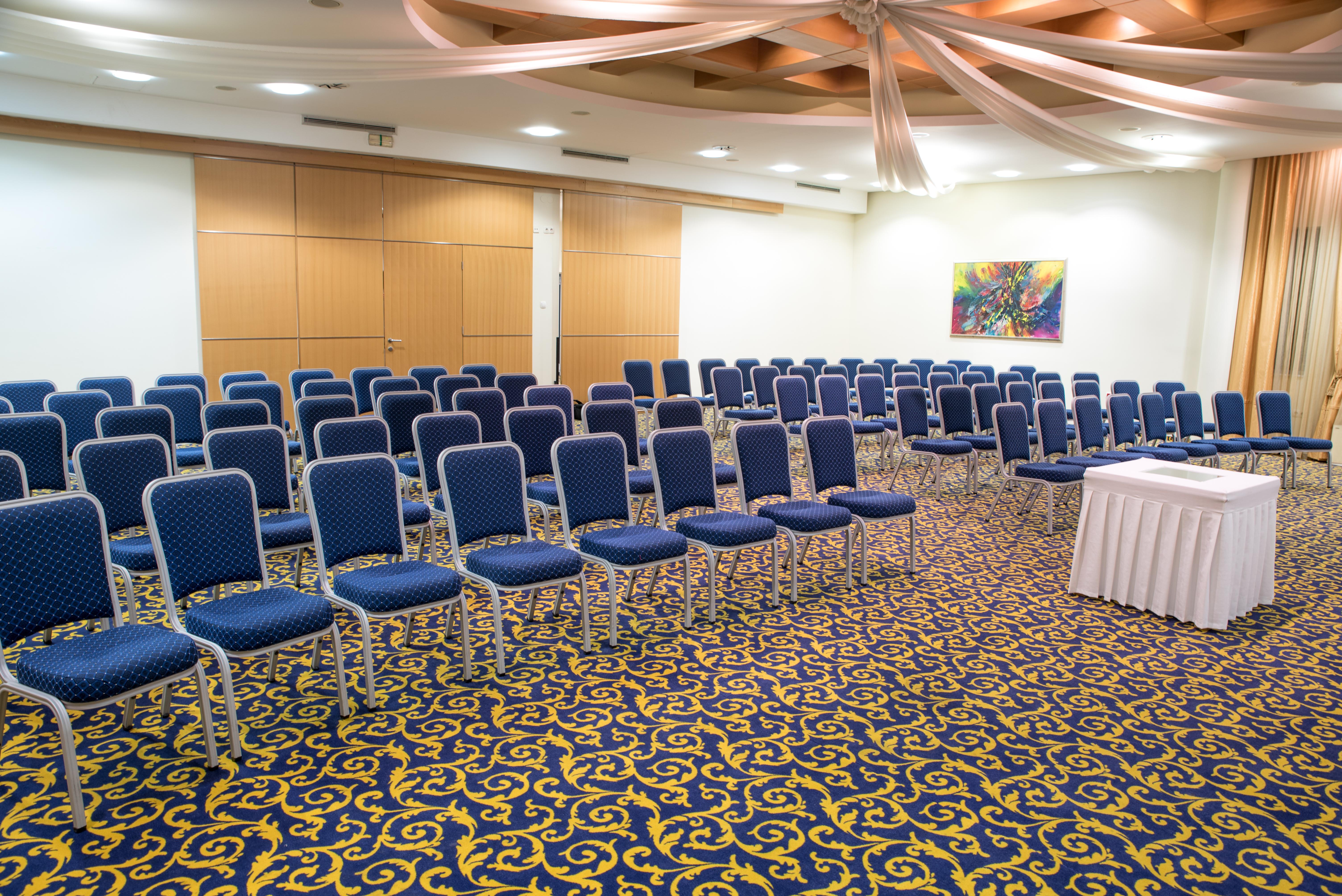 Hotel Radon Plaza SJJ Exterior foto The hotel's conference room