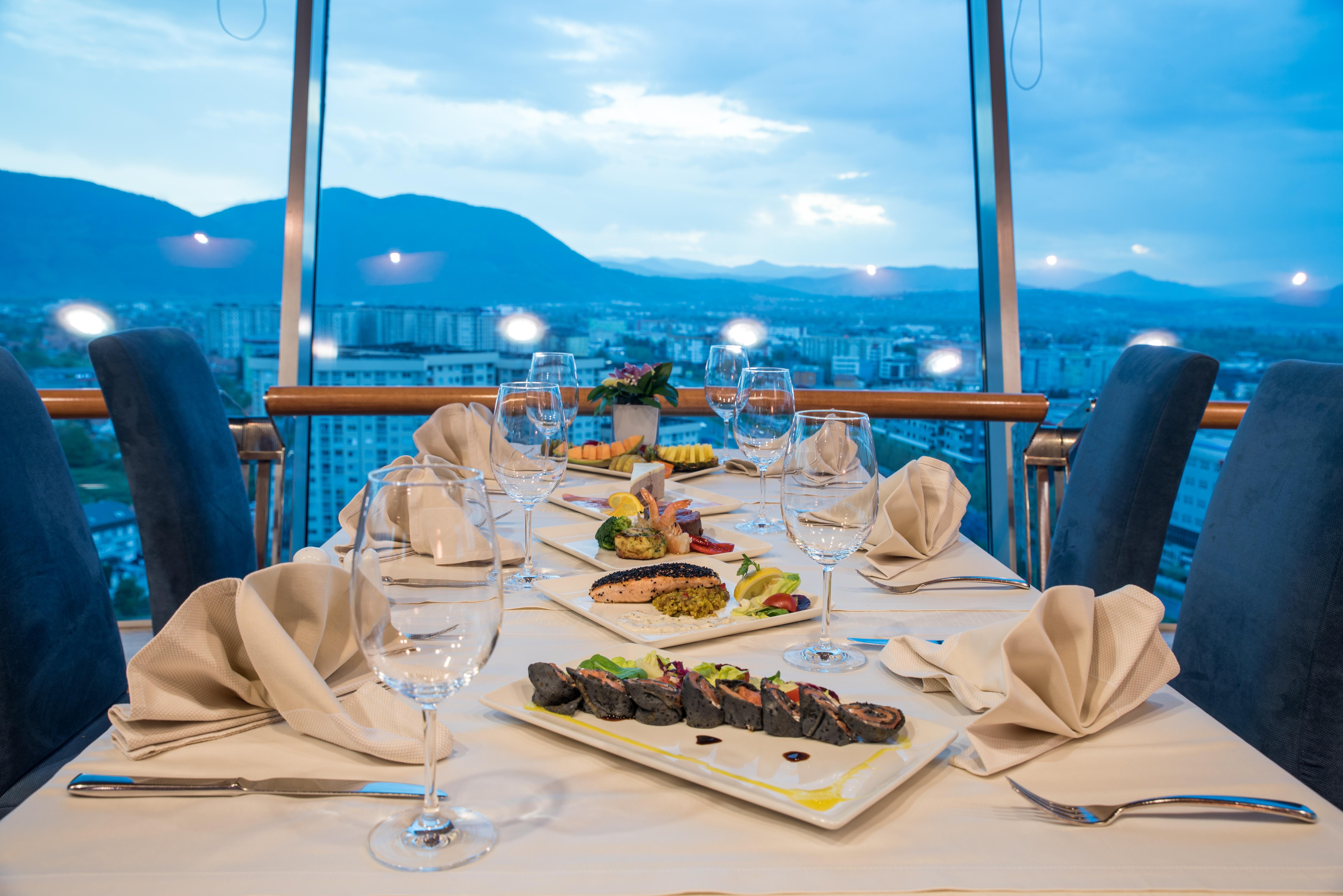 Hotel Radon Plaza SJJ Exterior foto Restaurant