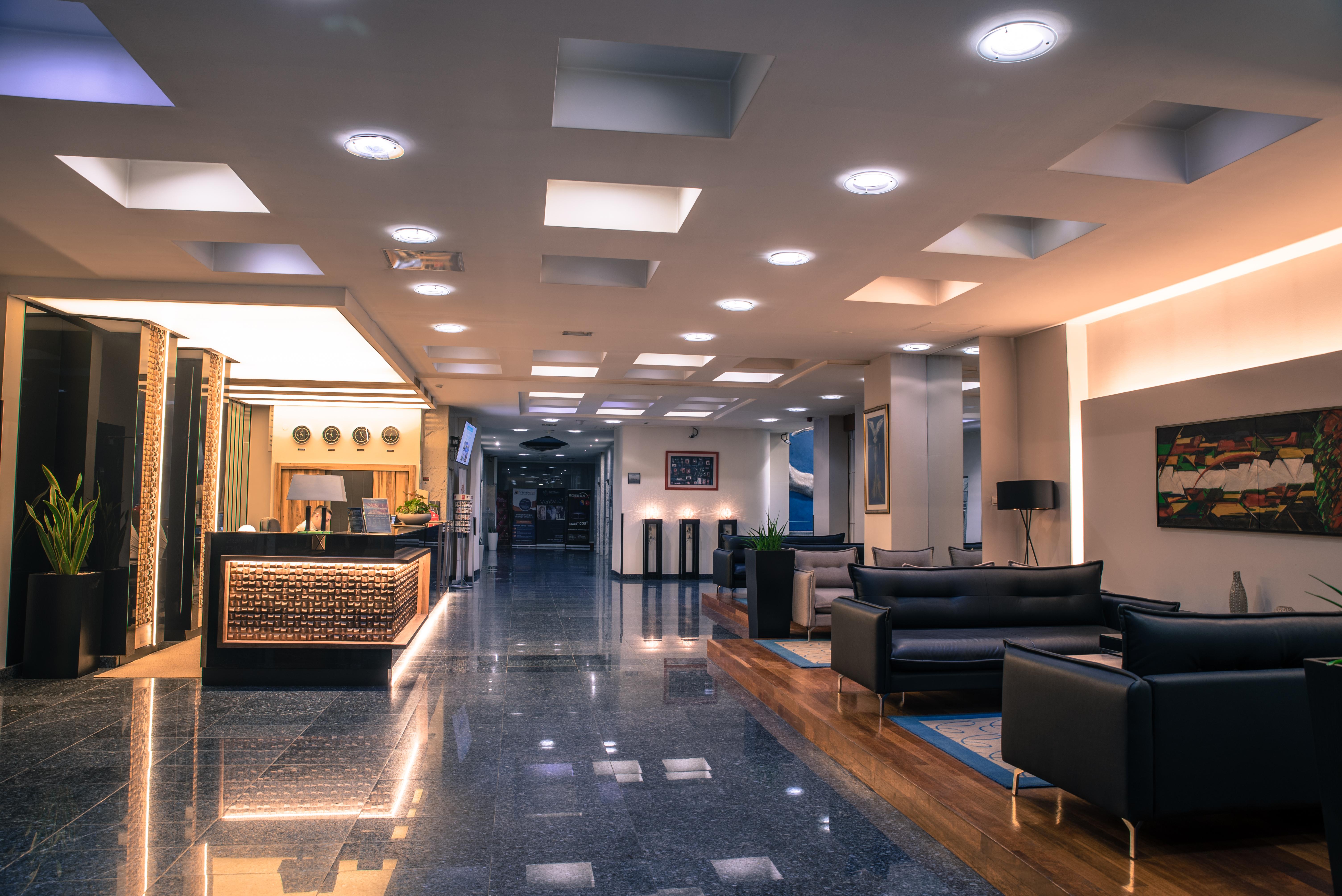 Hotel Radon Plaza SJJ Exterior foto The lobby of the hotel