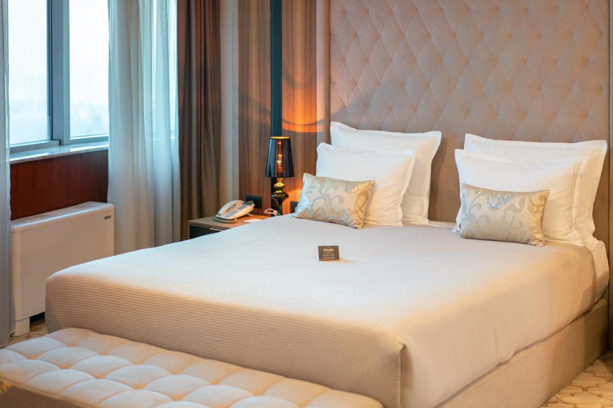 Hotel Radon Plaza SJJ Exterior foto A bedroom at the hotel