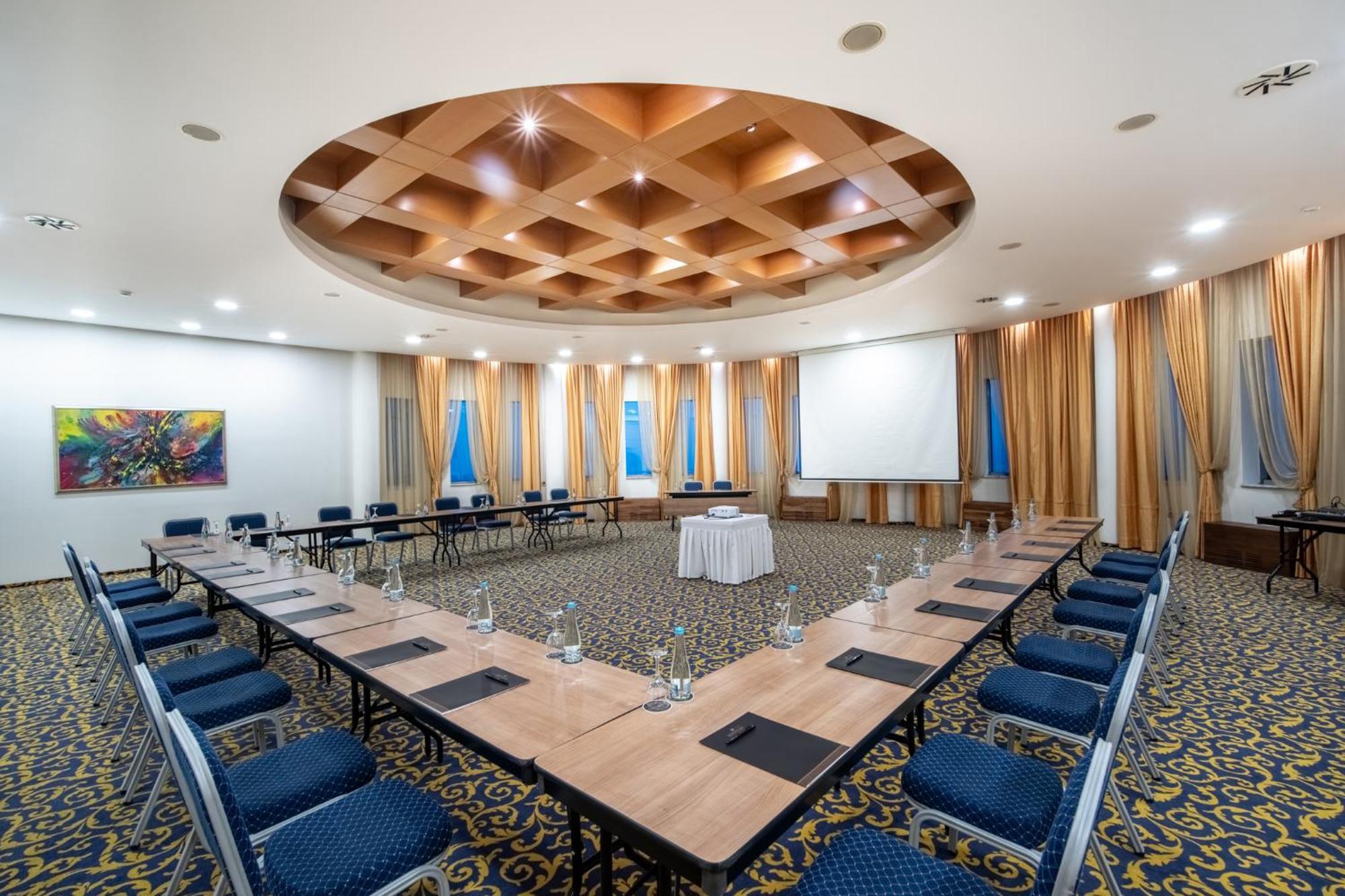 Hotel Radon Plaza SJJ Exterior foto Meeting room