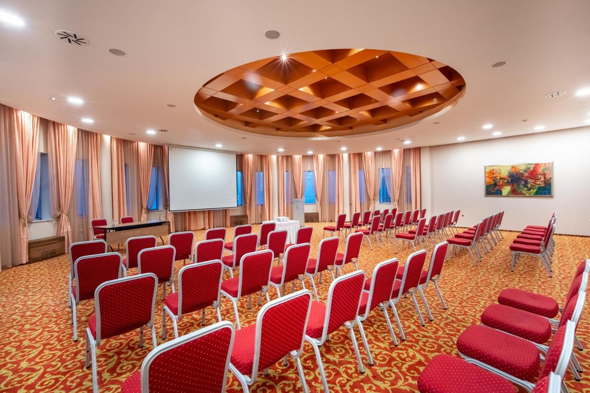 Hotel Radon Plaza SJJ Exterior foto Conference room