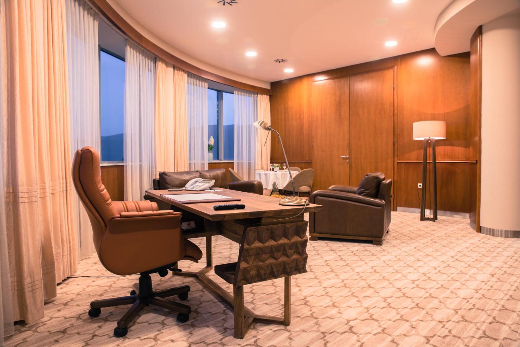 Hotel Radon Plaza SJJ Exterior foto Office of the Prime Minister