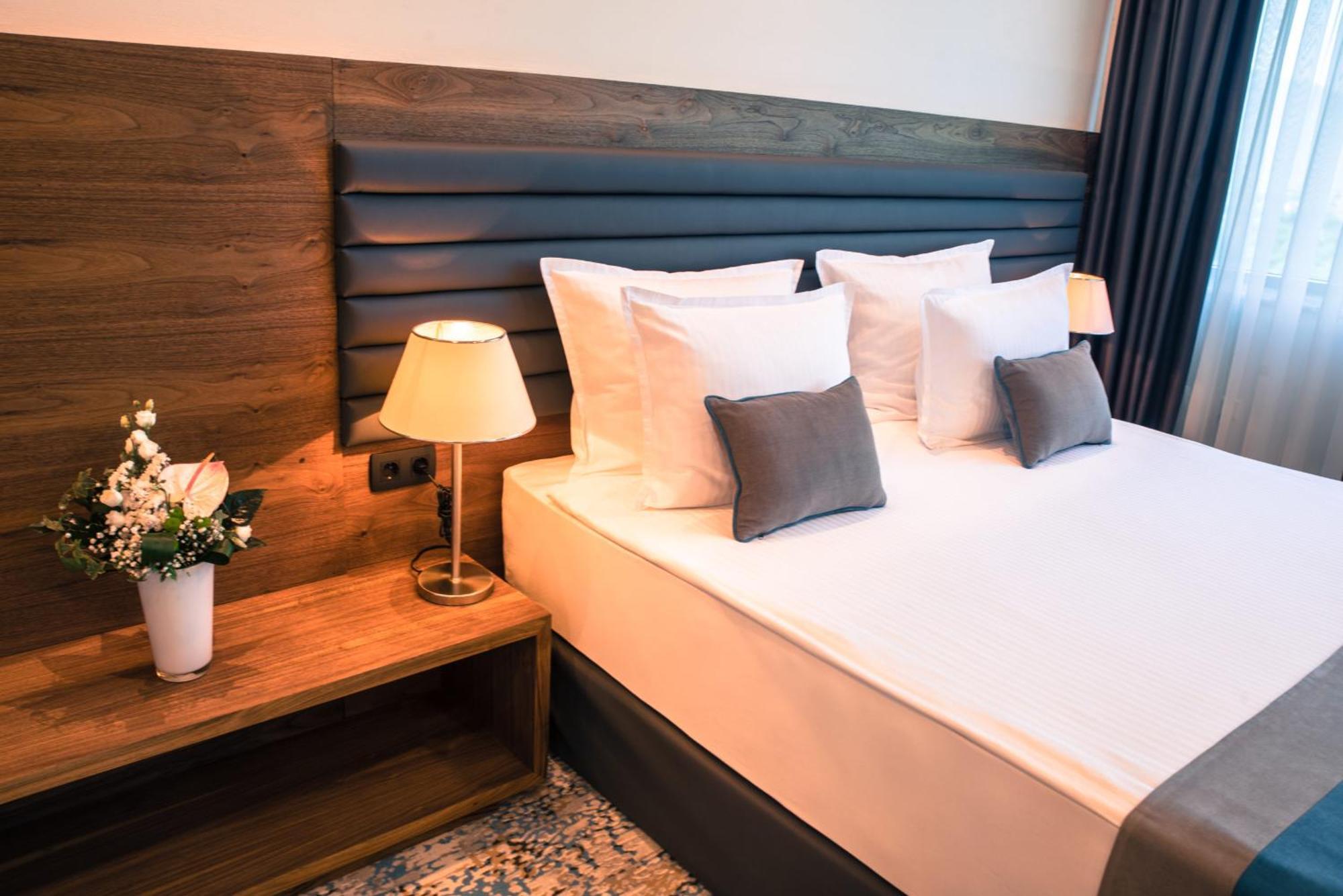 Hotel Radon Plaza SJJ Exterior foto A bedroom in a hotel