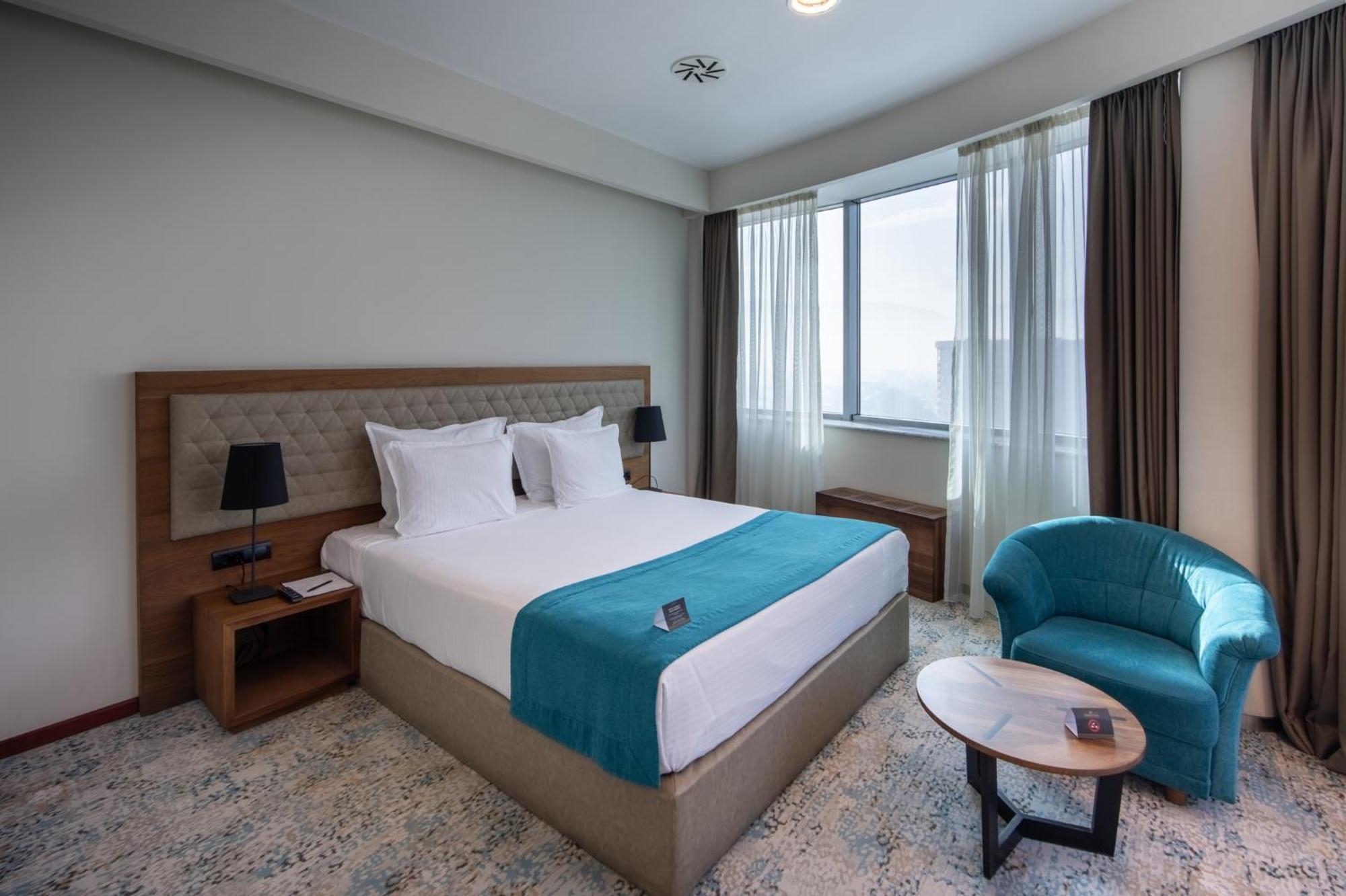 Hotel Radon Plaza SJJ Exterior foto A bedroom at the hotel