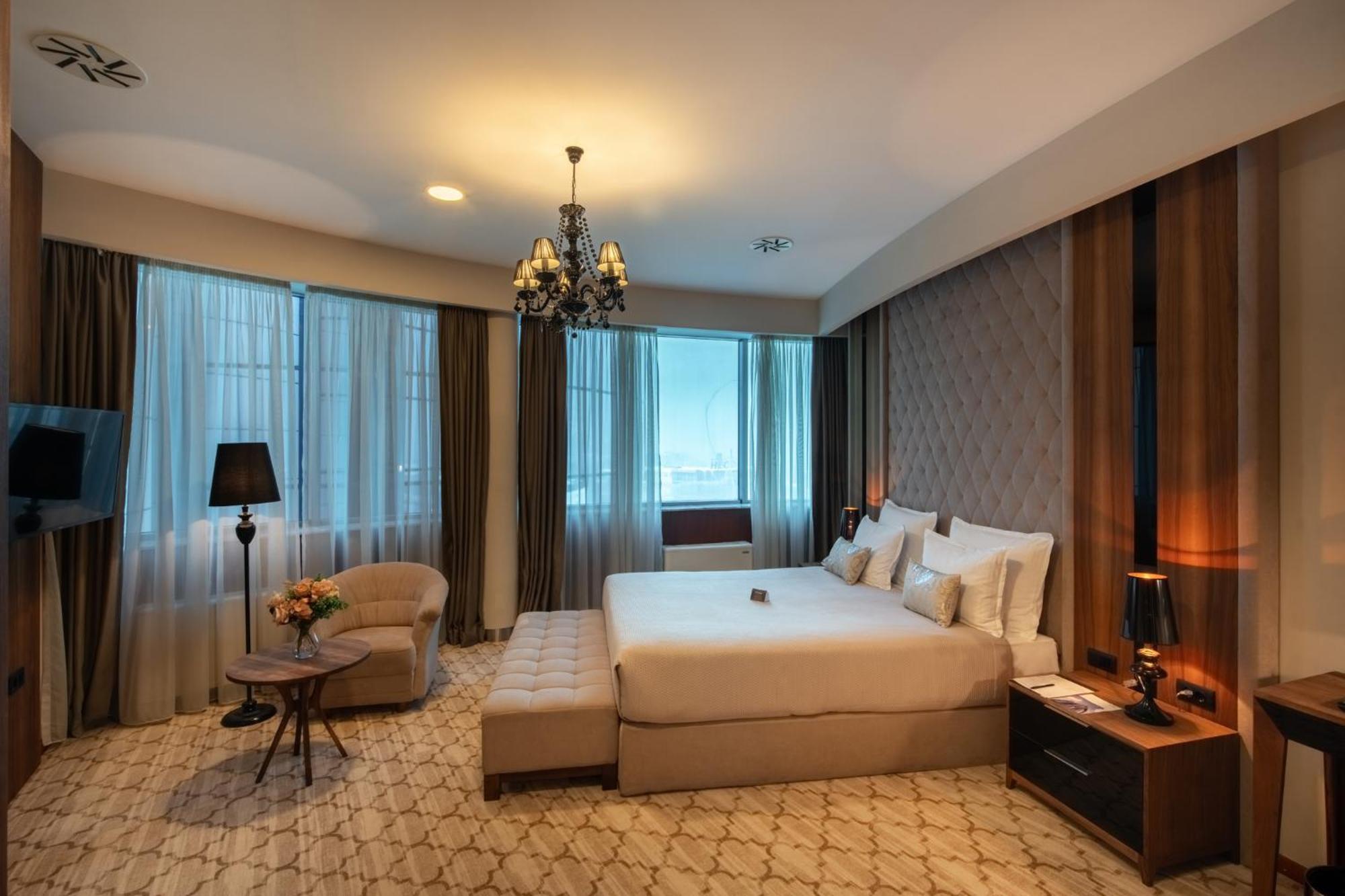 Hotel Radon Plaza SJJ Exterior foto A bedroom at the hotel