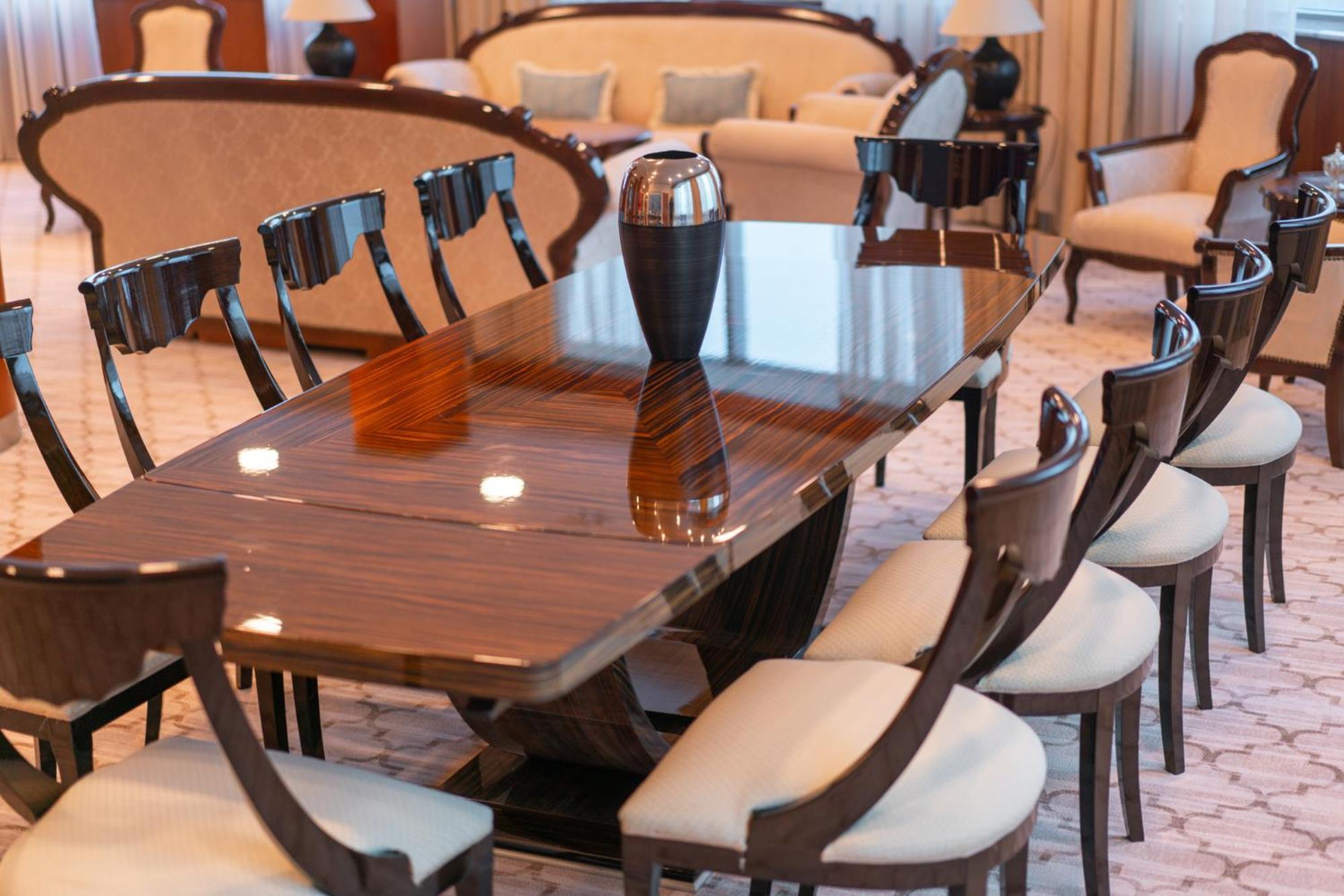 Hotel Radon Plaza SJJ Exterior foto The interior of the presidential suite
